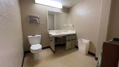 46-174 Kahuhipa St, Kaneohe, HI for lease Building Photo- Image 2 of 8