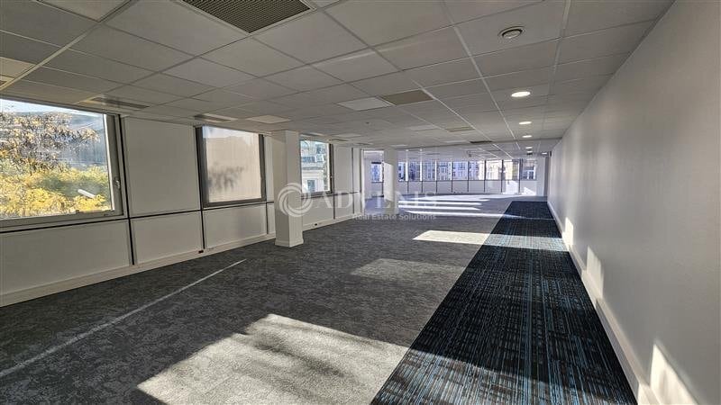 Office in Lille for lease - Interior Photo - Image 3 of 12