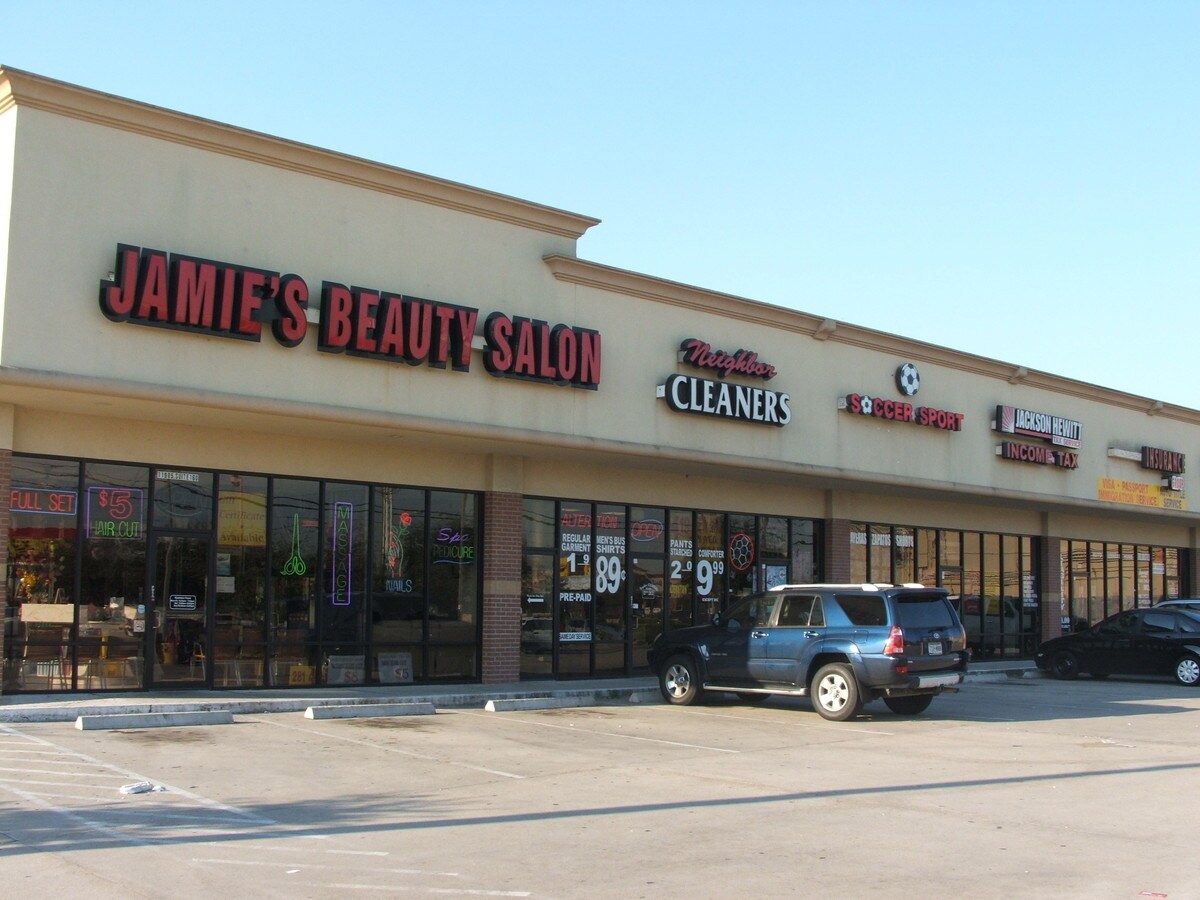 11905 St, Houston, TX 77099