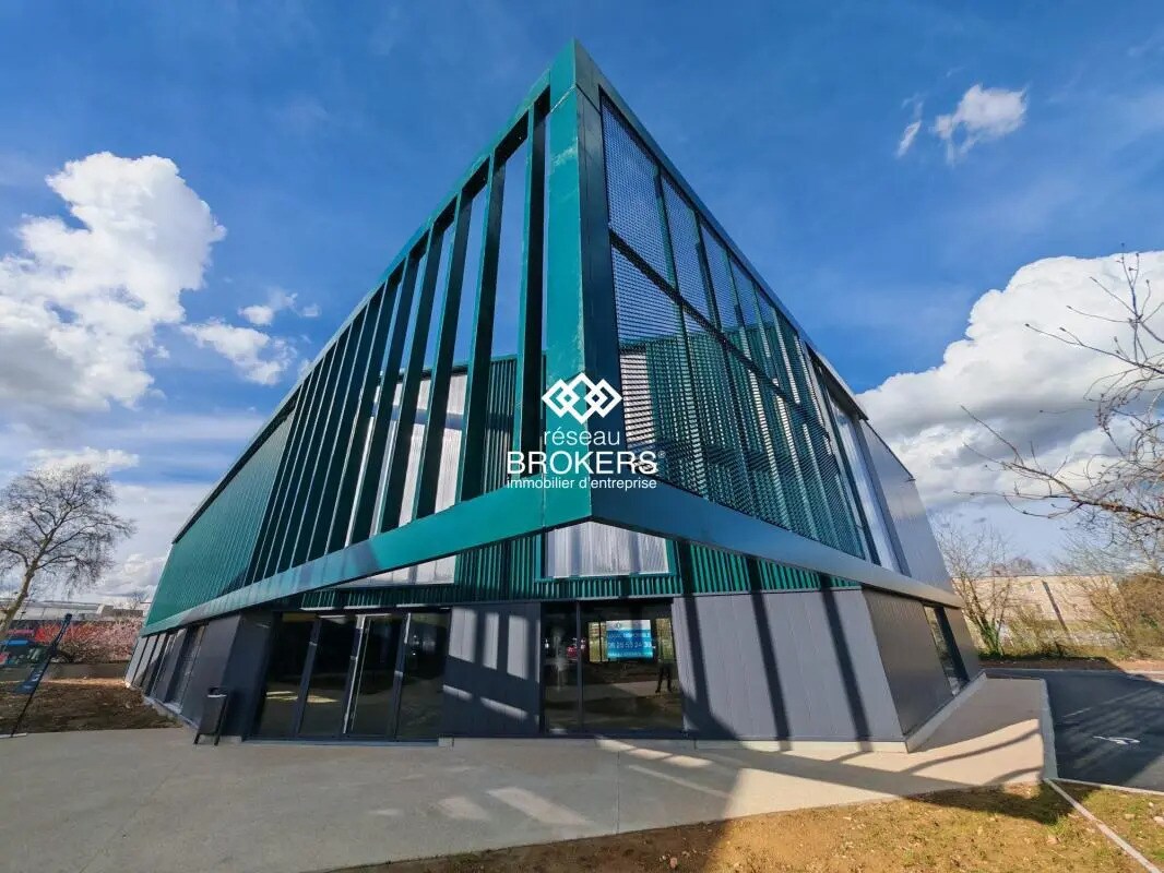 Retail in Tours for lease Building Photo- Image 1 of 7