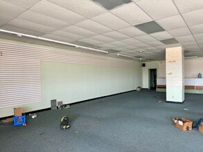 210 W Greens Rd, Houston, TX for lease Interior Photo- Image 2 of 2