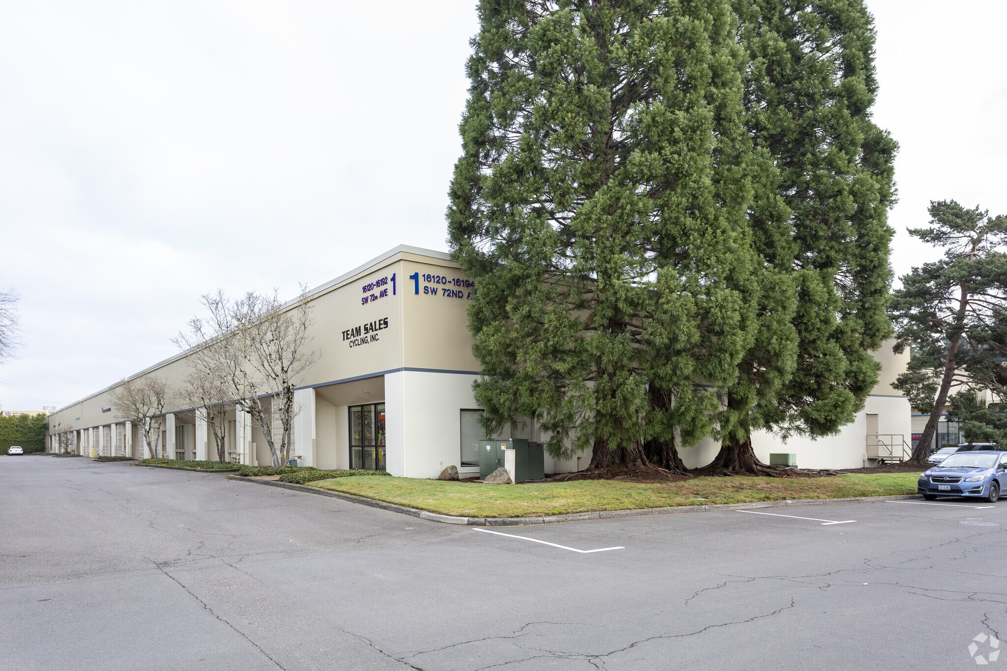 16120-16192 SW 72nd Ave, Portland, OR for sale Primary Photo- Image 1 of 1
