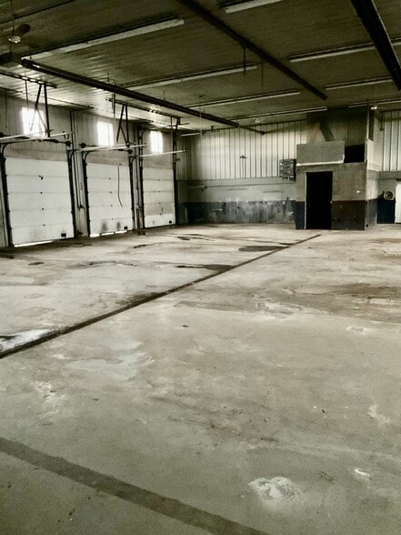 311 E Clifty Dr, Madison, IN for lease - Interior Photo - Image 3 of 3