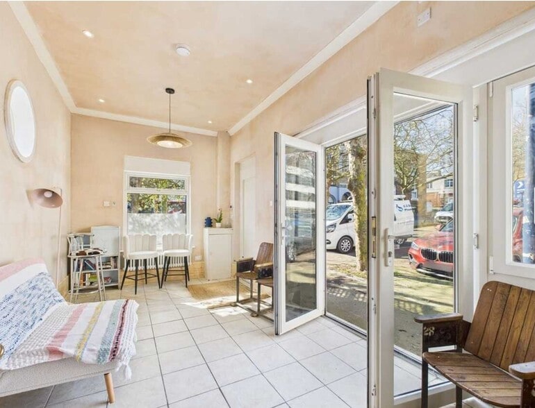 77 Queen St, Ramsgate for sale - Interior Photo - Image 2 of 6