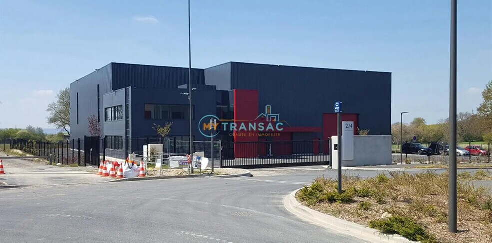 Flex in Varennes-Jarcy for sale - Building Photo - Image 1 of 7