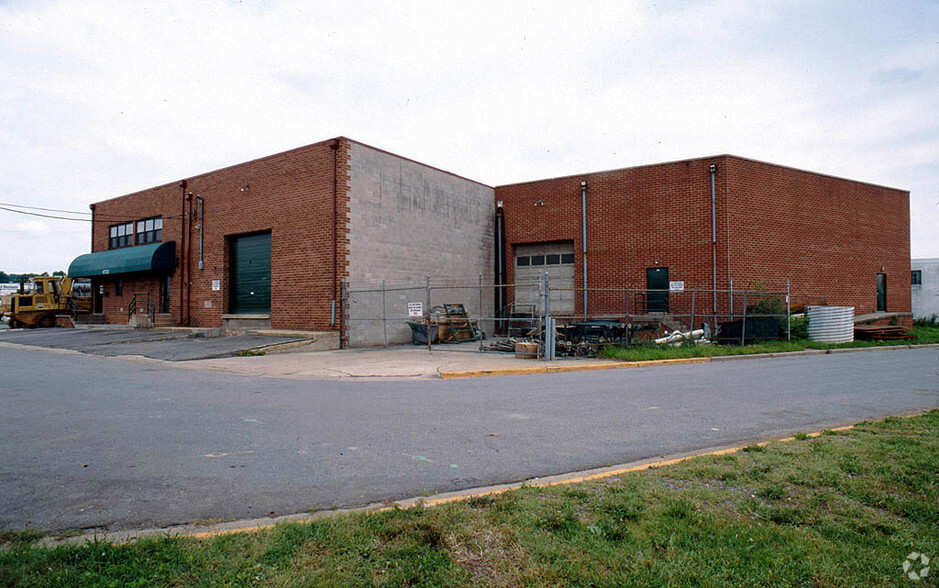 4703-4705 Webster St, Bladensburg, MD for lease - Building Photo - Image 3 of 5