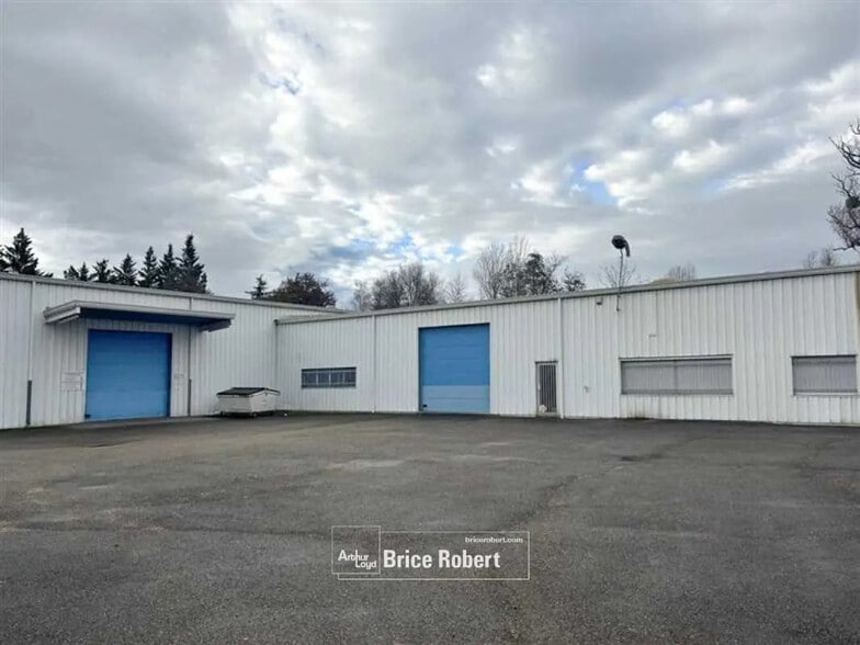 Flex in Saint-Symphorien-d'Ozon for sale - Building Photo - Image 1 of 7