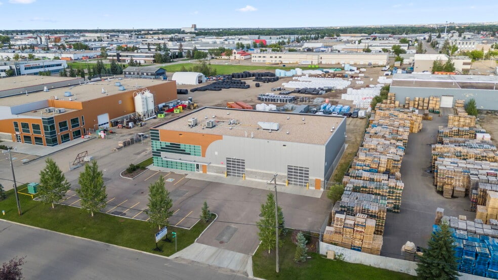 11921 152 St NW, Edmonton, AB for lease - Building Photo - Image 3 of 9