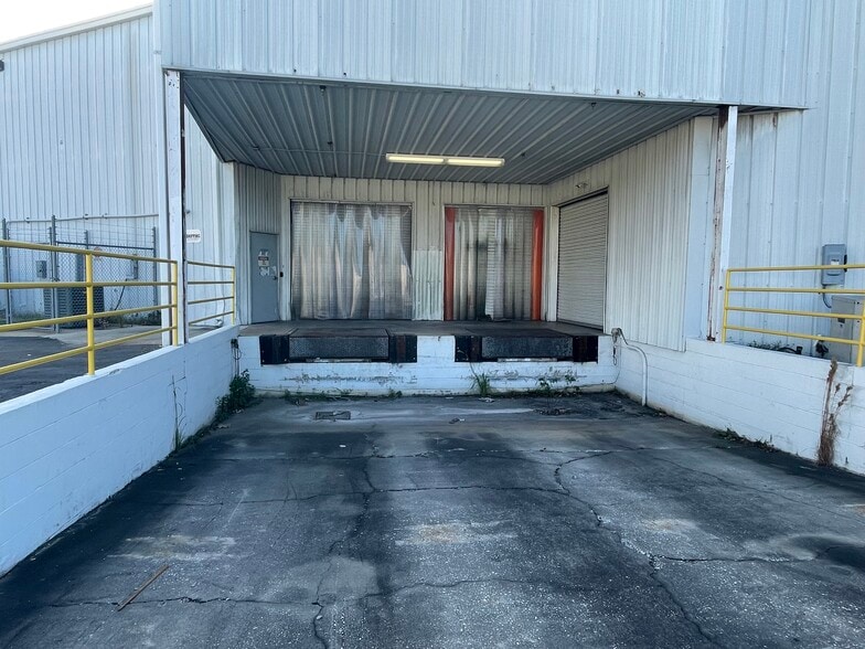 13701 N 66th St, Largo, FL for lease - Building Photo - Image 3 of 21