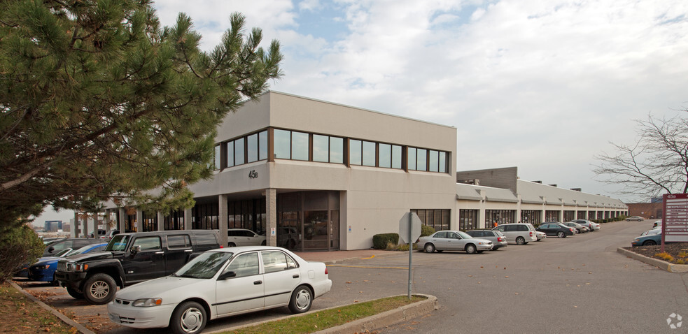 45 W Wilmot St, Richmond Hill, ON for lease - Building Photo - Image 3 of 4