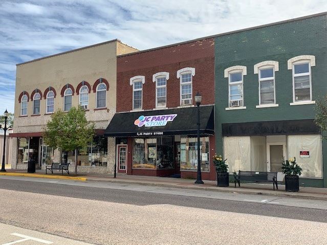 124 E Blackhawk Ave, Prairie Du Chien, WI for sale - Primary Photo - Image 1 of 1