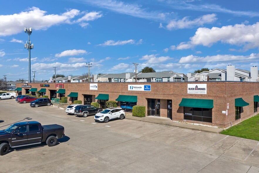 8808 Camp Bowie Blvd W, Fort Worth, TX for lease - Building Photo - Image 3 of 6