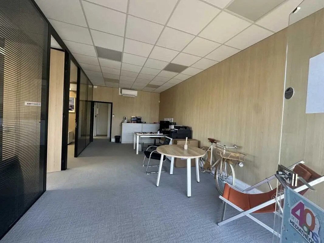 Retail in Eysines for sale Interior Photo- Image 1 of 4