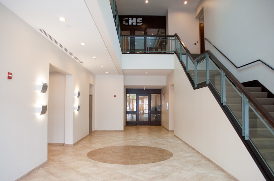 10701 Parkridge Blvd, Reston, VA for sale - Interior Photo - Image 2 of 10