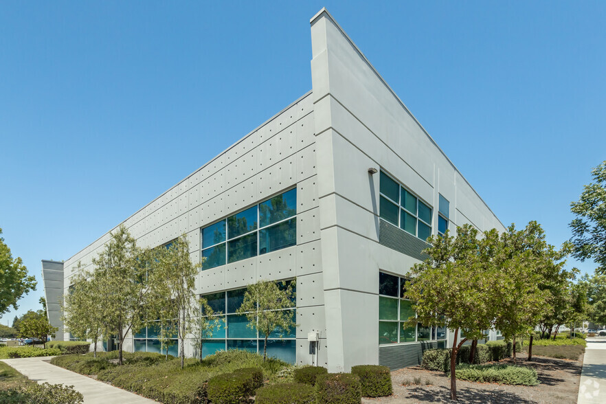 1747 N Market Blvd, Sacramento, CA for lease - Building Photo - Image 2 of 9