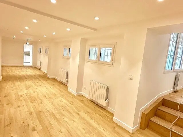 Office in Paris for lease - Interior Photo - Image 3 of 5