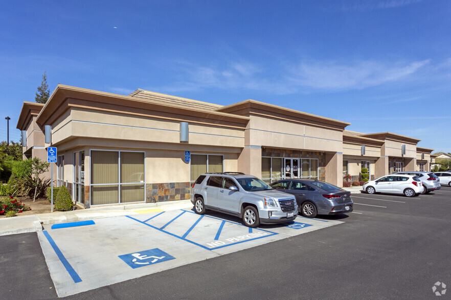 7676 N Palm Ave, Fresno, CA for lease - Building Photo - Image 1 of 6