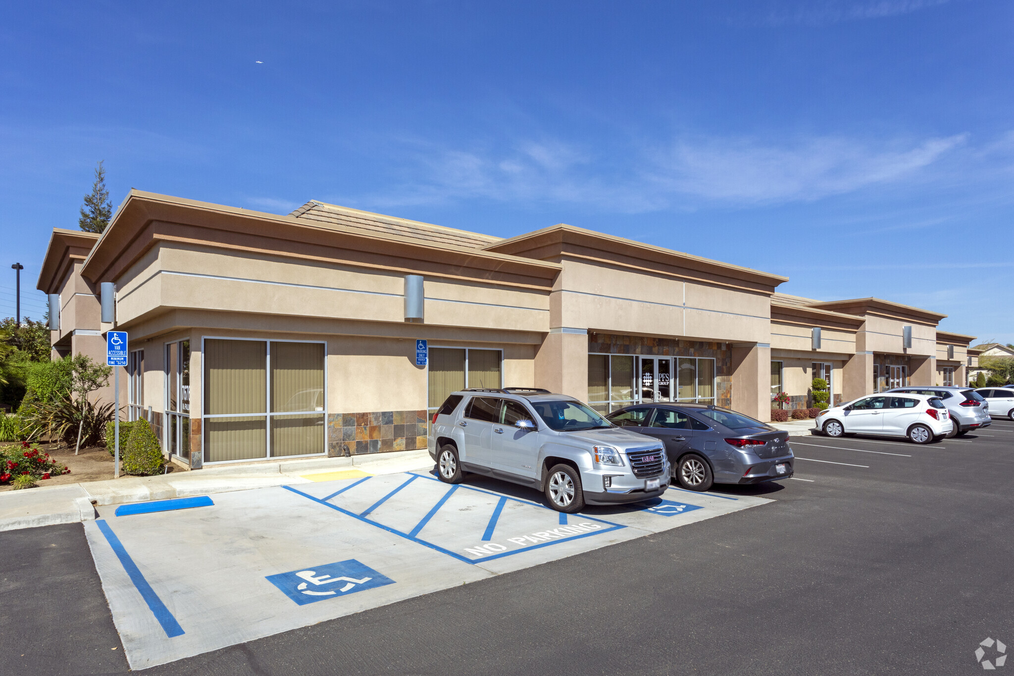 7676 N Palm Ave, Fresno, CA for lease Building Photo- Image 1 of 7