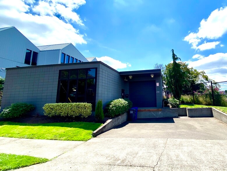 216 N Tillamook St, Portland, OR for lease - Building Photo - Image 1 of 21