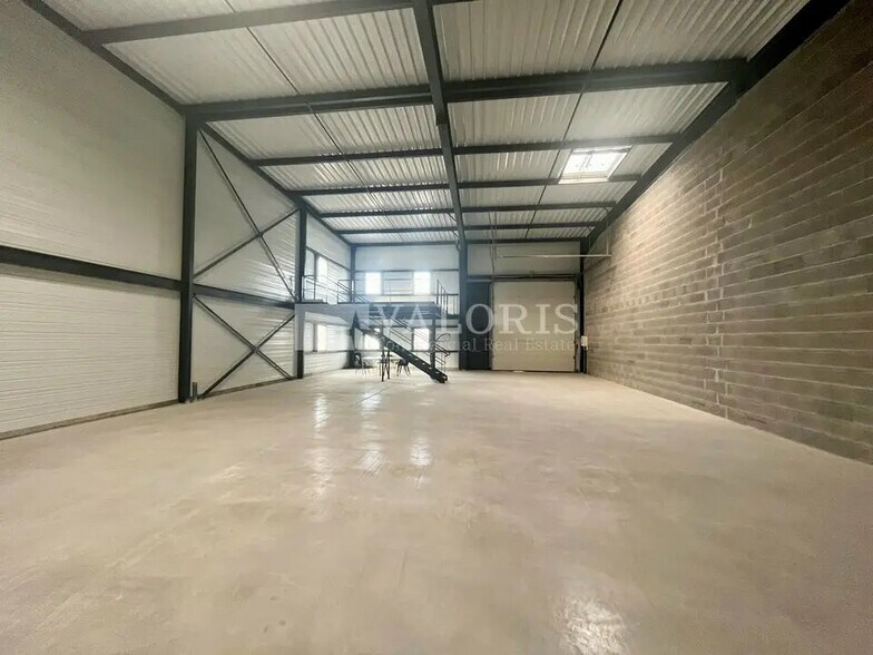 Flex in Saint-Vulbas for sale - Building Photo - Image 3 of 15