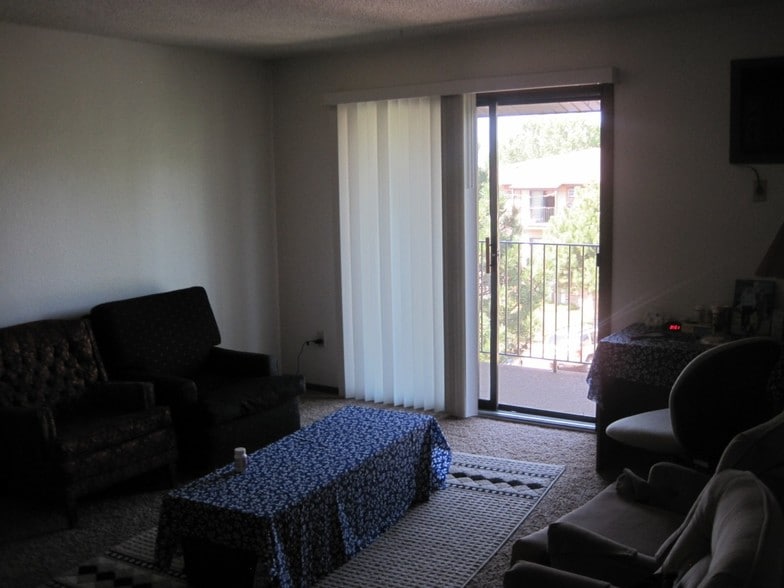 901-909 N Cleveland Ave, Sioux Falls, SD for sale - Interior Photo - Image 2 of 15