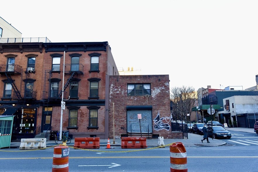 Devoe Union portfolio of 3 properties for sale on LoopNet.com - Building Photo - Image 1 of 16