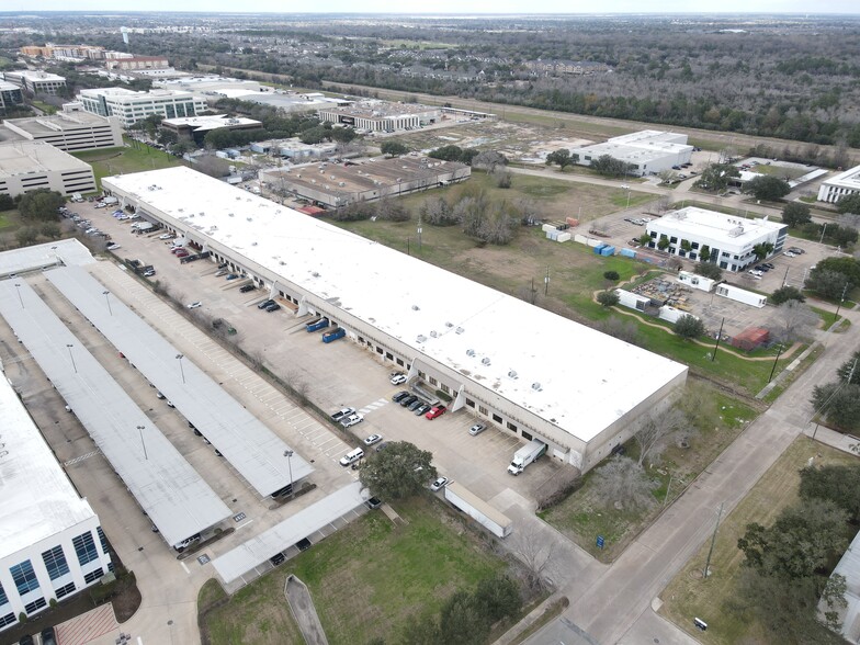 1325 S Creek Dr, Houston, TX for lease - Building Photo - Image 3 of 7