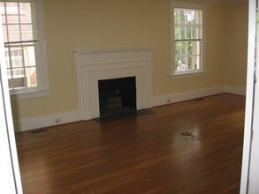 207 Wilson St, Chapel Hill, NC for lease Interior Photo- Image 2 of 4