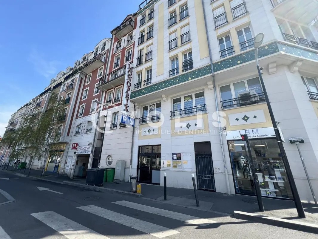 Office in Les Pavillons-sous-Bois for lease Building Photo- Image 1 of 6