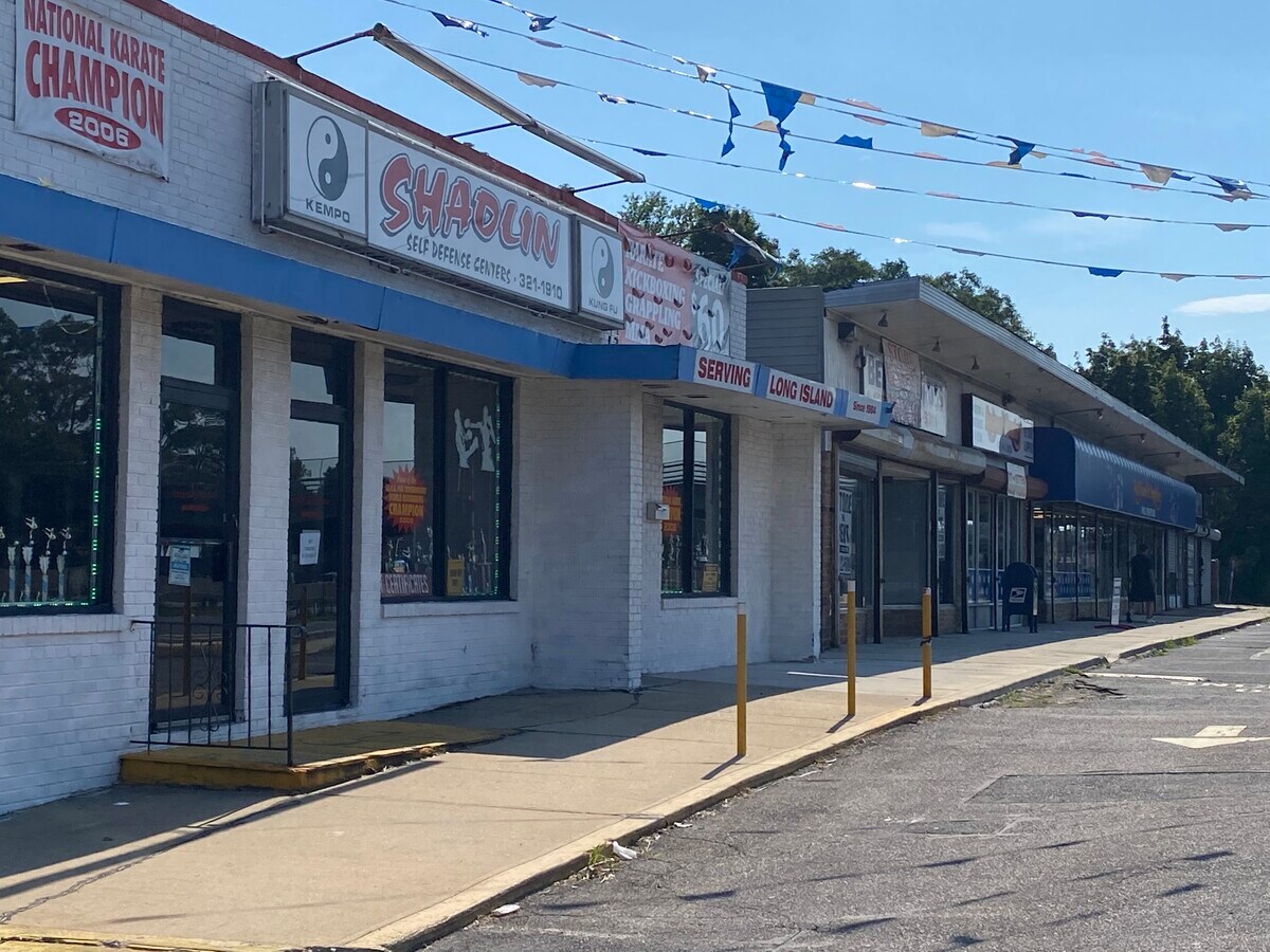 630 Sunrise Hwy, West Babylon, NY 11704