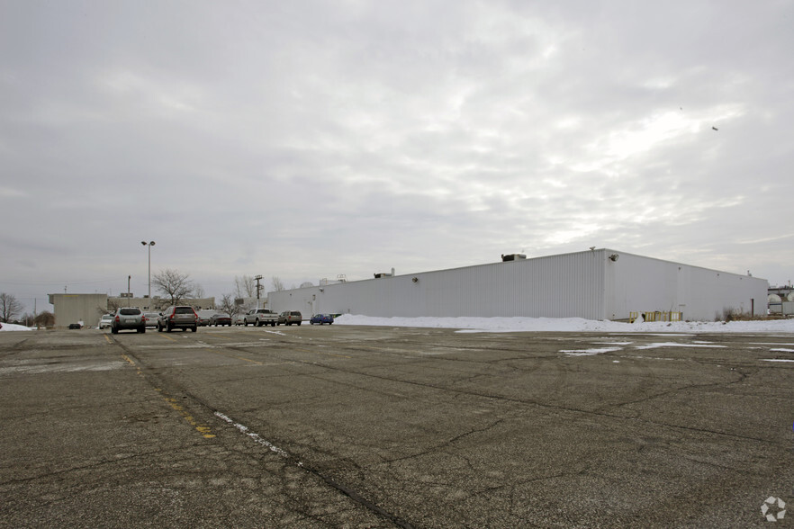 2333 N Sheridan Way, Mississauga, ON for lease - Building Photo - Image 3 of 3