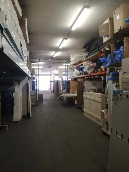 Industrial in Saint-Laurent-du-Var for lease - Interior Photo - Image 2 of 3