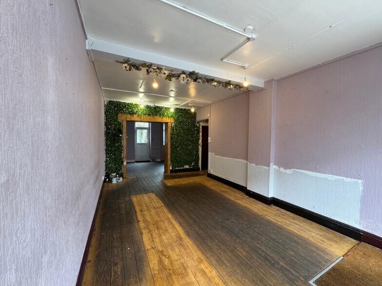 6 Main St, Grange Over Sands for lease - Interior Photo - Image 3 of 5