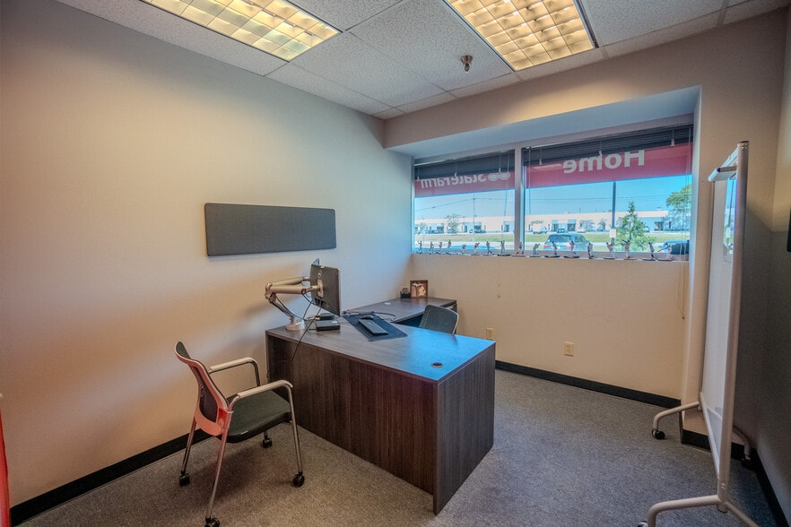 5665 W 79th St, Indianapolis, IN for lease - Building Photo - Image 3 of 6