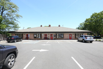 560 River Rd, Fair Haven, NJ for lease Building Photo- Image 1 of 4