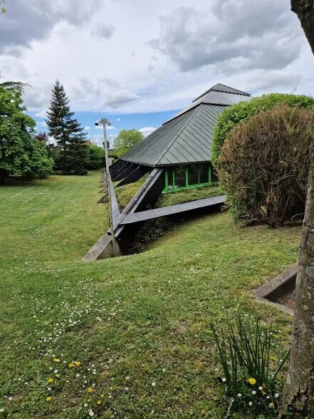 Office in SAINT-OUEN-L'AUMONE for lease - Building Photo - Image 1 of 8