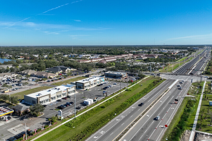 7020 Big Bend Rd, Gibsonton, FL for lease - Building Photo - Image 1 of 5