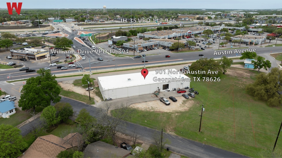 901 N Austin Ave, Georgetown, TX for lease - Building Photo - Image 2 of 9