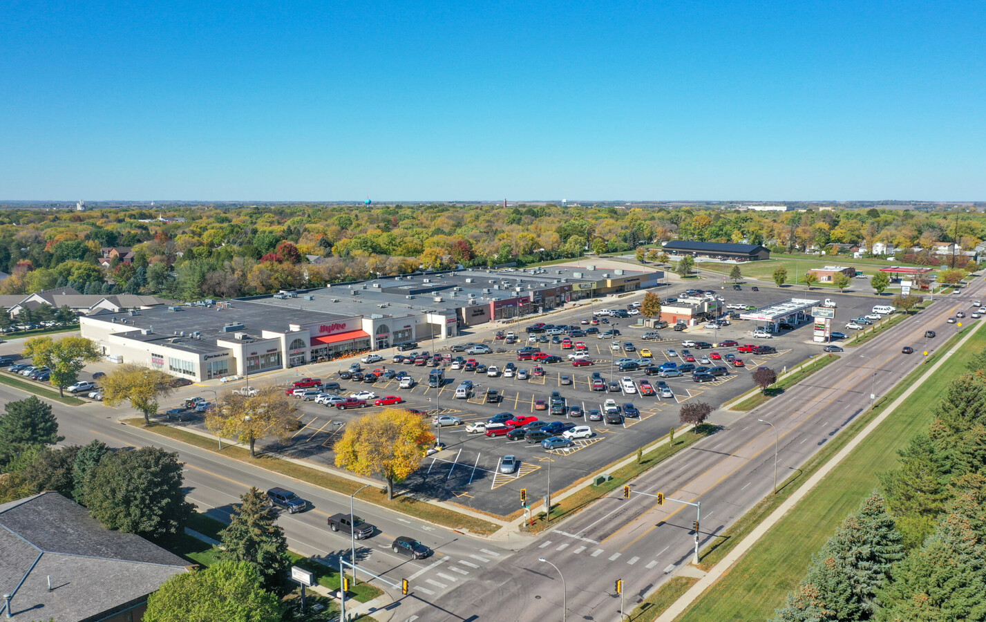 700 22nd Avenue South, Brookings, SD 57006 - HyVee Grocery Anchored ...