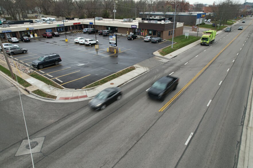 539 E Santa Fe St, Olathe, KS for lease - Building Photo - Image 1 of 4