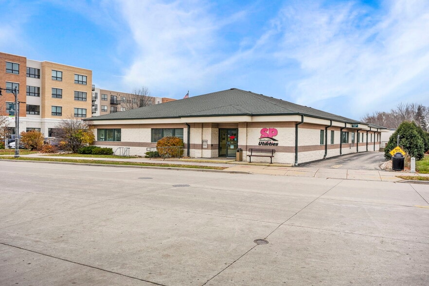 125 W Main St, Sun Prairie, WI for sale - Primary Photo - Image 1 of 8