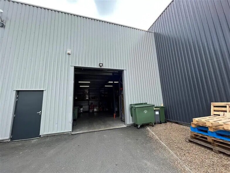 Flex in Semoy for lease - Building Photo - Image 3 of 7