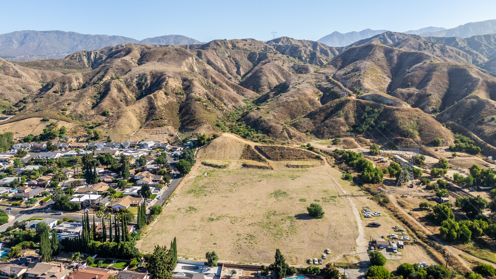 11326 Wheatland Ave, Sylmar, CA for sale - Building Photo - Image 3 of 15