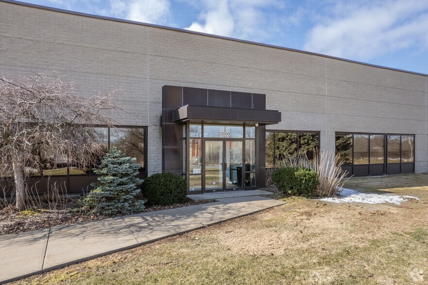 22000 Av Clark-Graham, Baie-d'urfe, QC for lease - Building Photo - Image 3 of 6