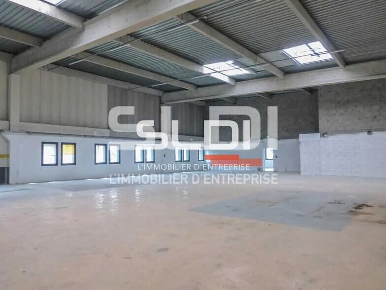 Office in Vénissieux for lease - Interior Photo - Image 2 of 6