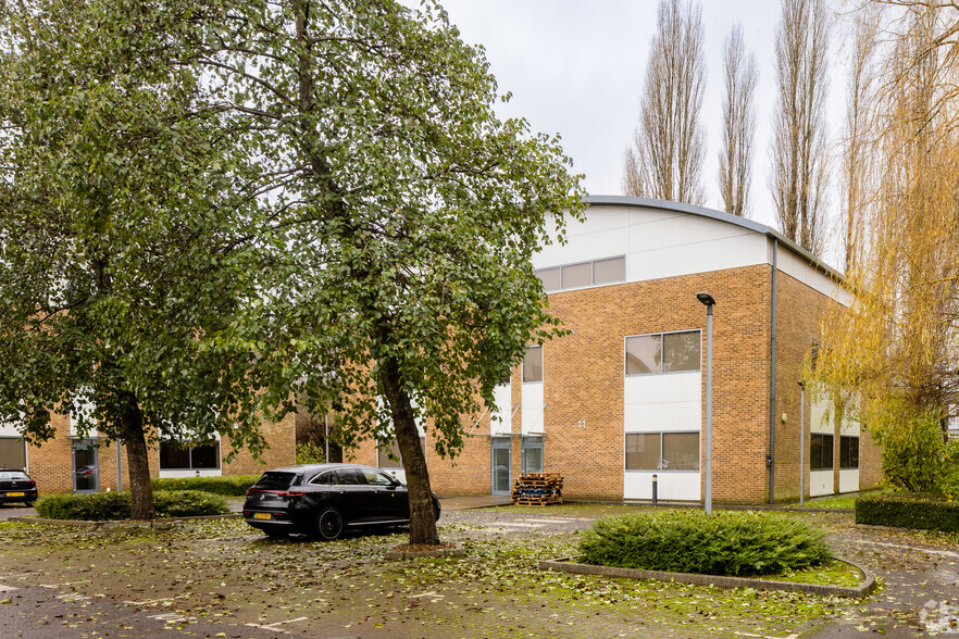 The Courtyard, High Wycombe for lease - Primary Photo - Image 1 of 2