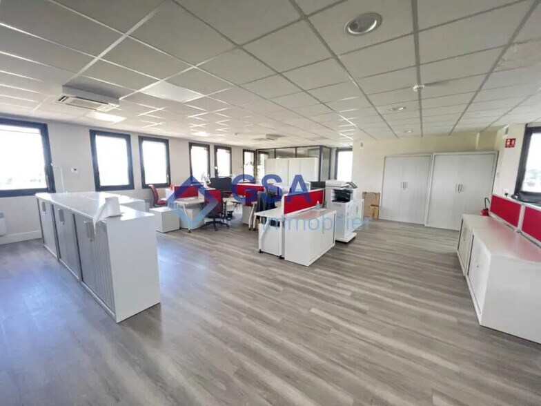 Office in Viry-Châtillon for lease - Interior Photo - Image 3 of 8