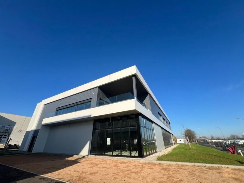 Flex in Arnas for lease - Building Photo - Image 3 of 9