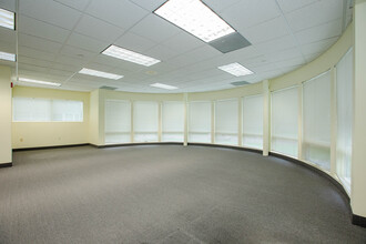 860 Wyckoff Ave, Mahwah, NJ for lease Interior Photo- Image 1 of 24