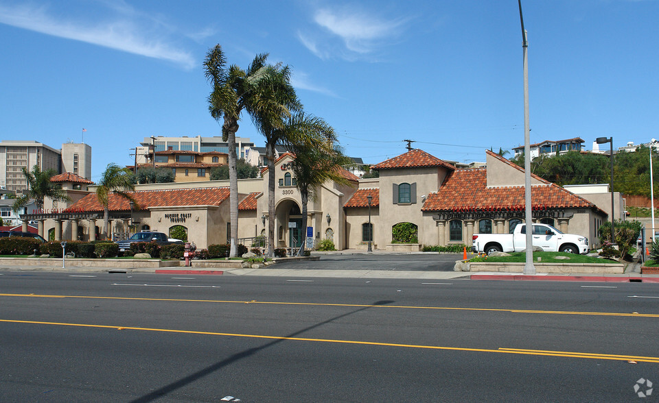 3300 W Coast Hwy, Newport Beach, CA for lease - Primary Photo - Image 1 of 16